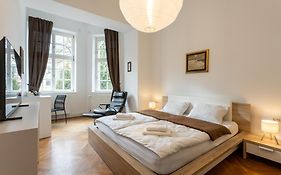 Urban Rooms-- Free Parking--